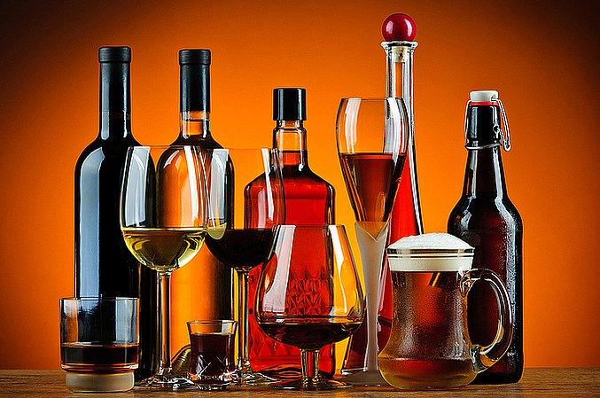 Butelki alkoholu – artykuł o wpływie alkoholu na zdrowie