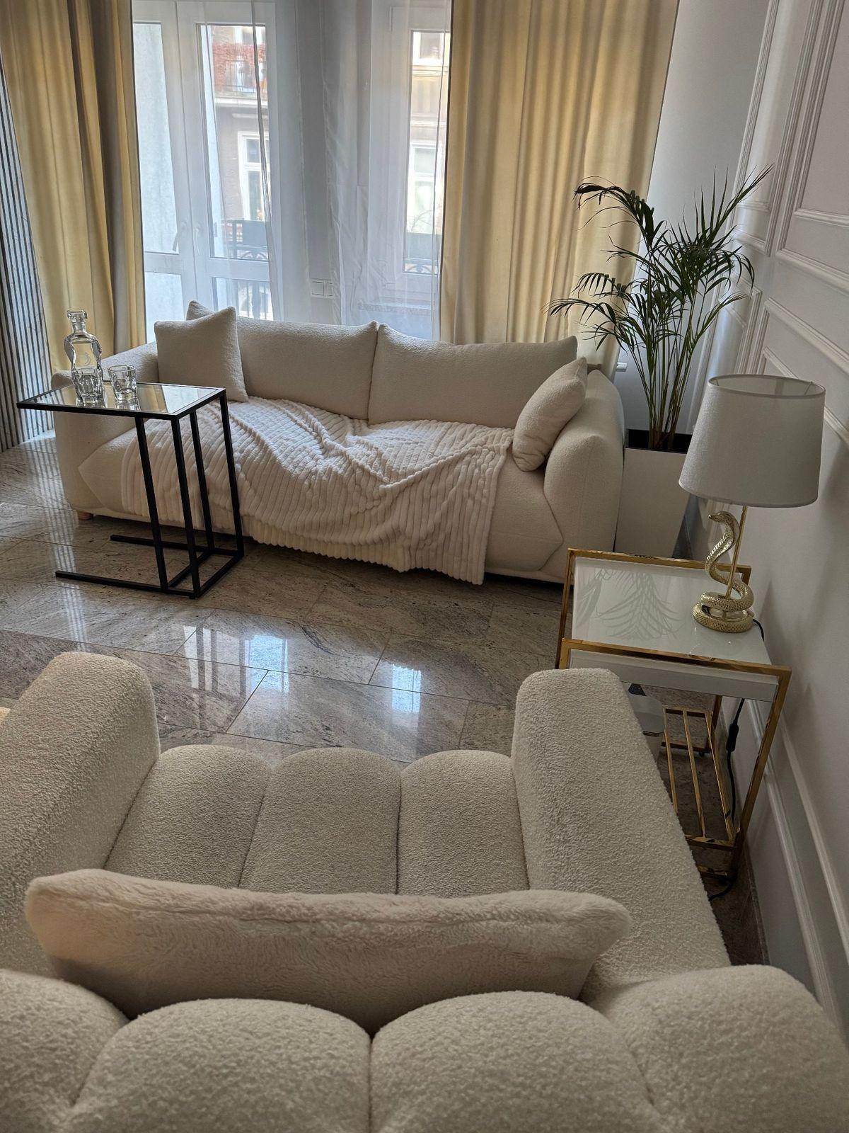 Gabinet 3 Centrum Optimus – Jeżyce, Poznań – jasna sofa przy oknie
